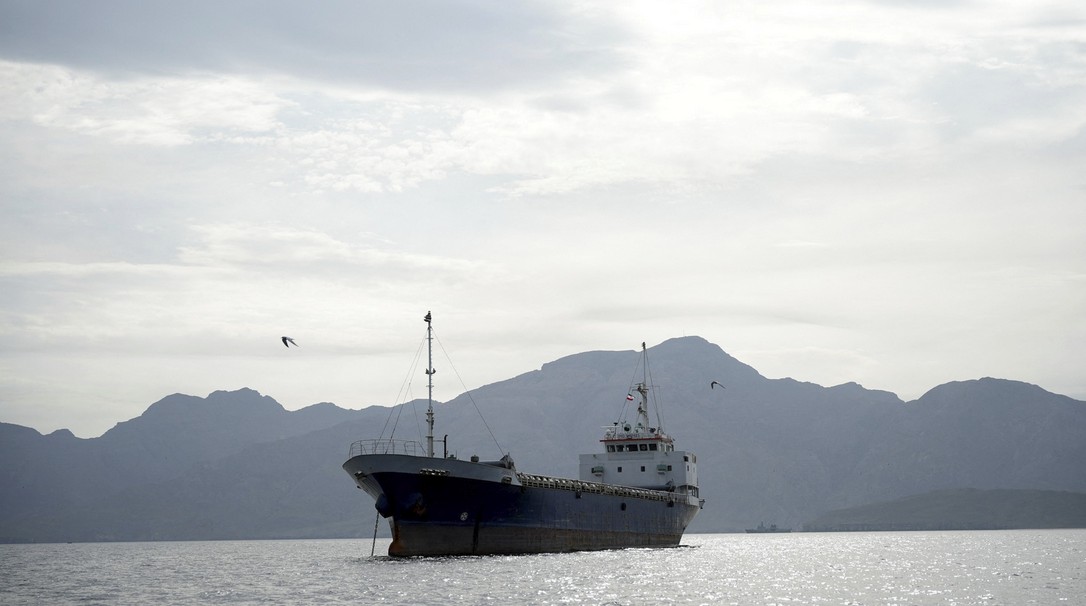 নৌ অবরোধ উপেক্ষা করে হরমুজ পার হলো ৩৪টি ইরানি জাহাজ